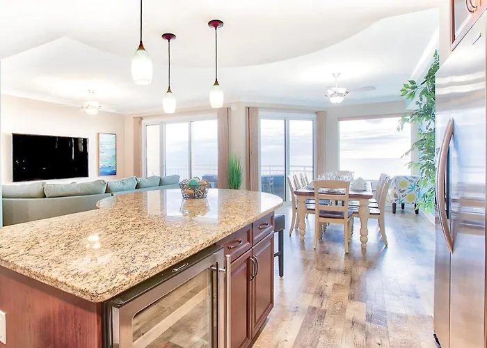Gateway Grand Apartment *