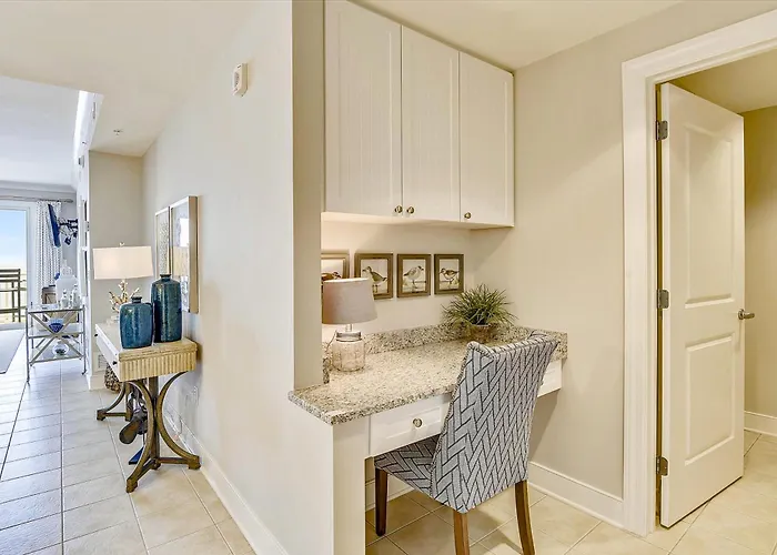Gateway Grand Apartment *